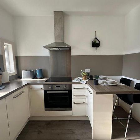 Glasgow Modern Style Home , Separate Entrance 外观 照片