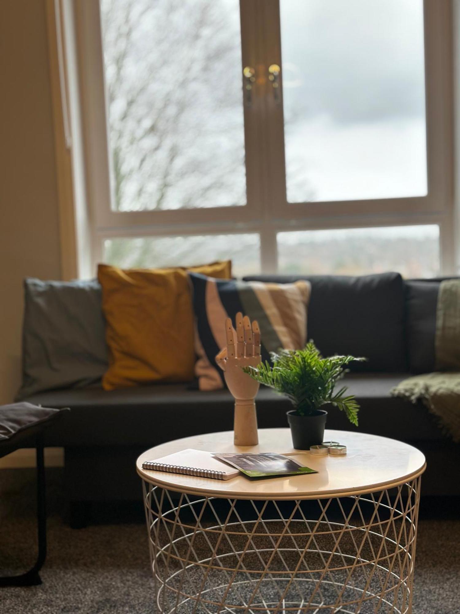 Glasgow Modern Style Home , Separate Entrance 外观 照片
