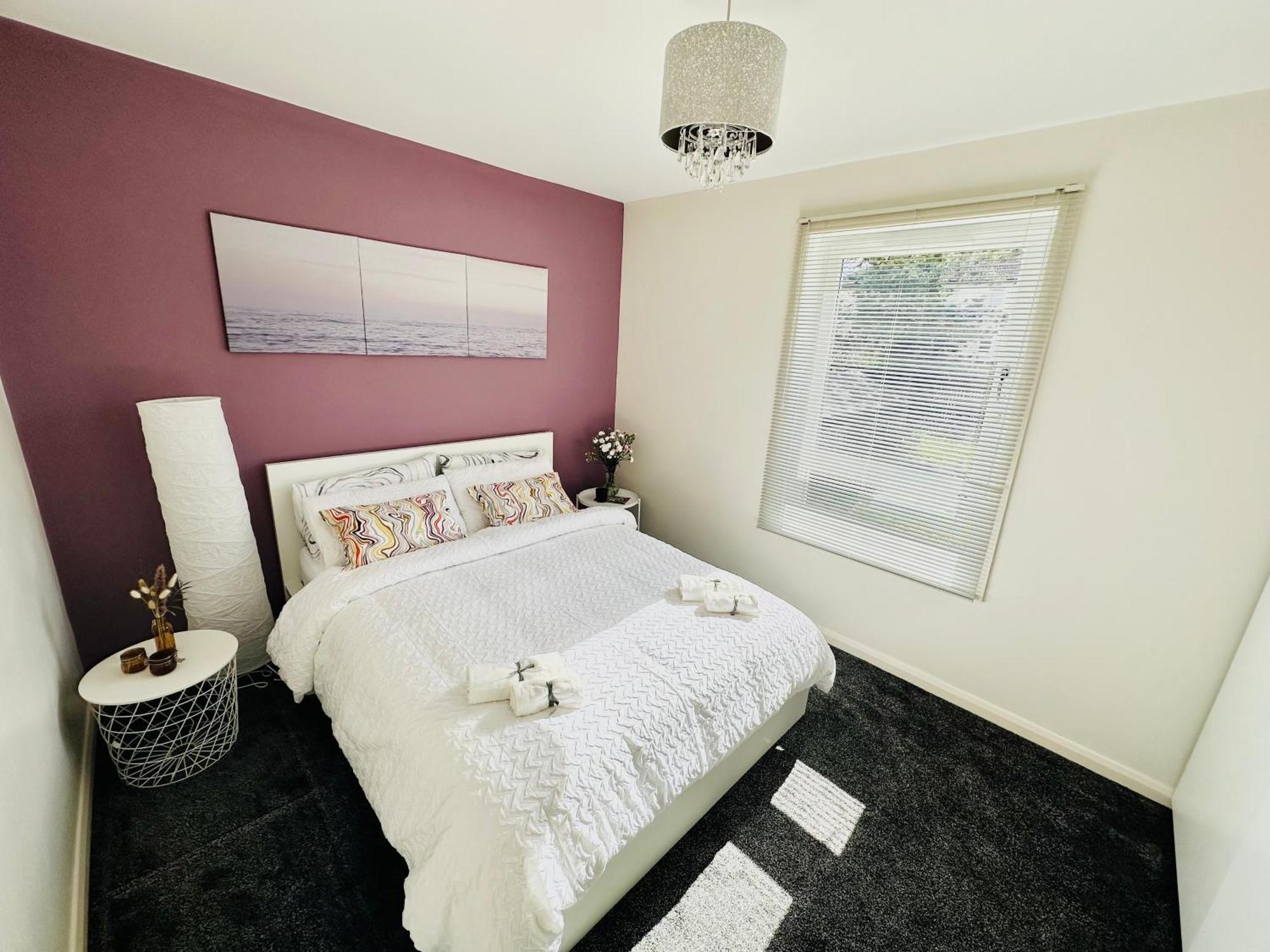 Glasgow Modern Style Home , Separate Entrance 外观 照片
