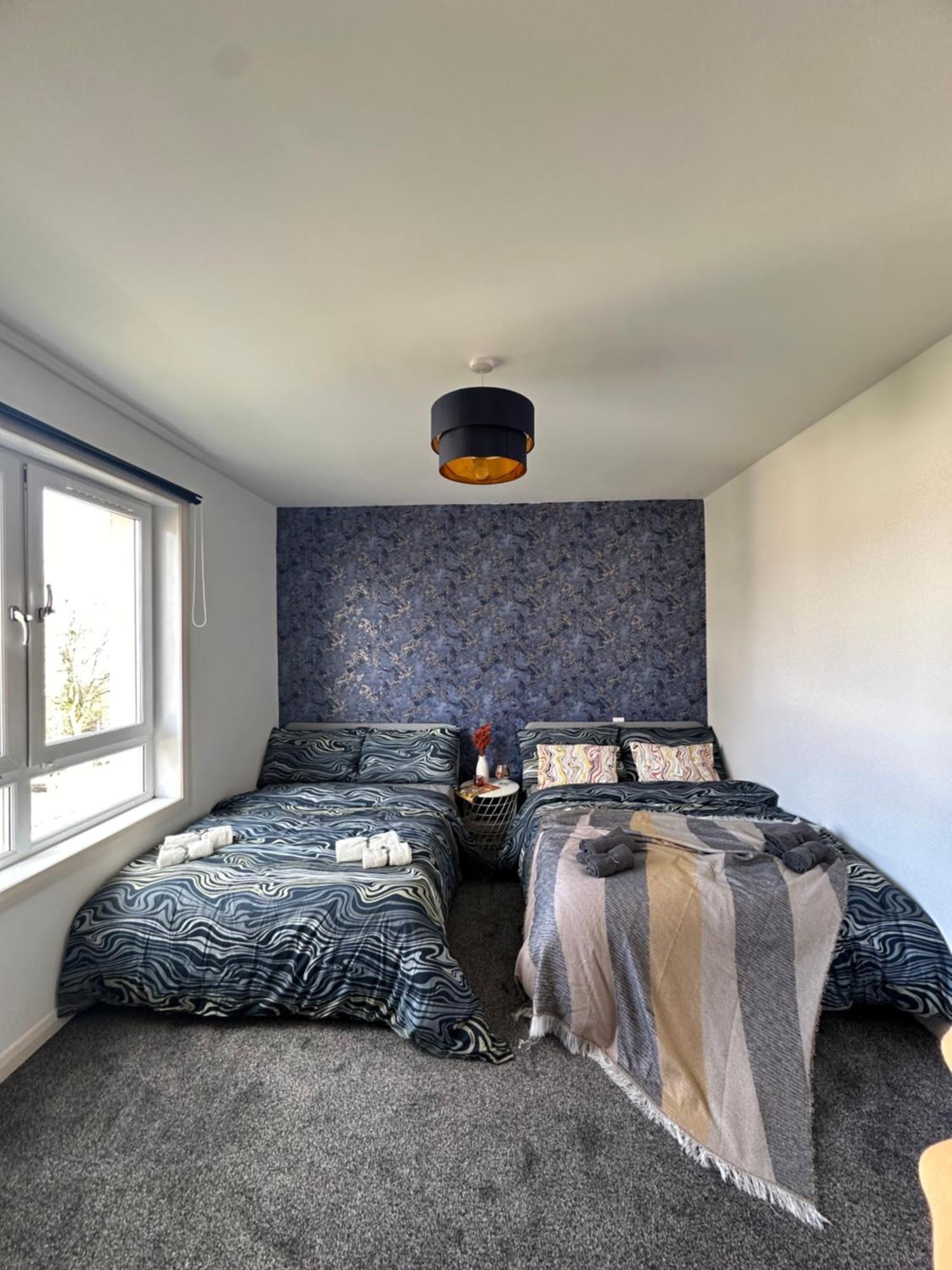 Glasgow Modern Style Home , Separate Entrance 外观 照片