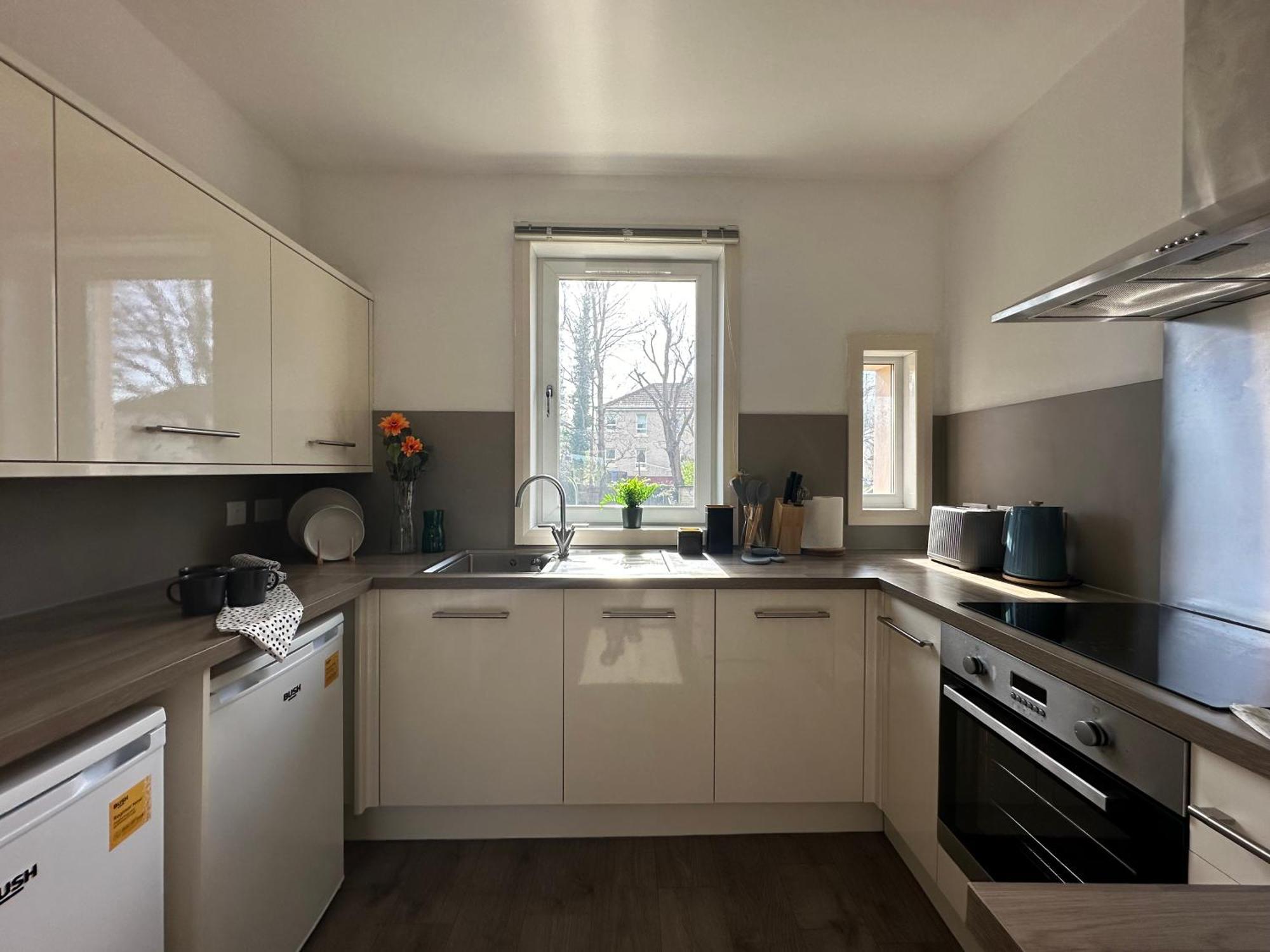 Glasgow Modern Style Home , Separate Entrance 外观 照片