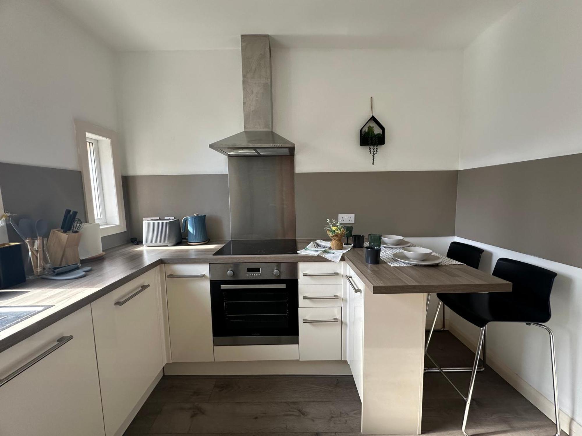 Glasgow Modern Style Home , Separate Entrance 外观 照片