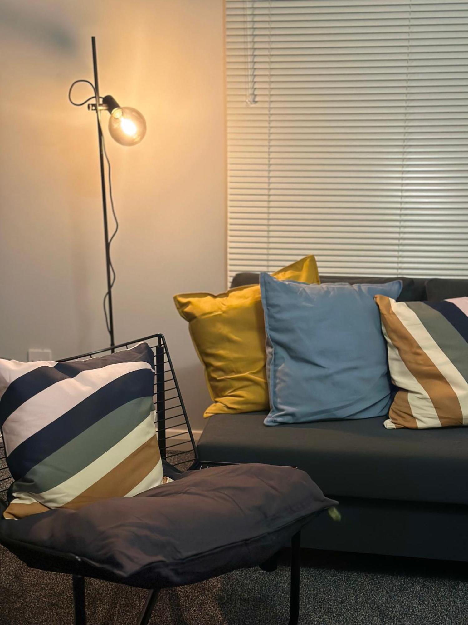 Glasgow Modern Style Home , Separate Entrance 外观 照片