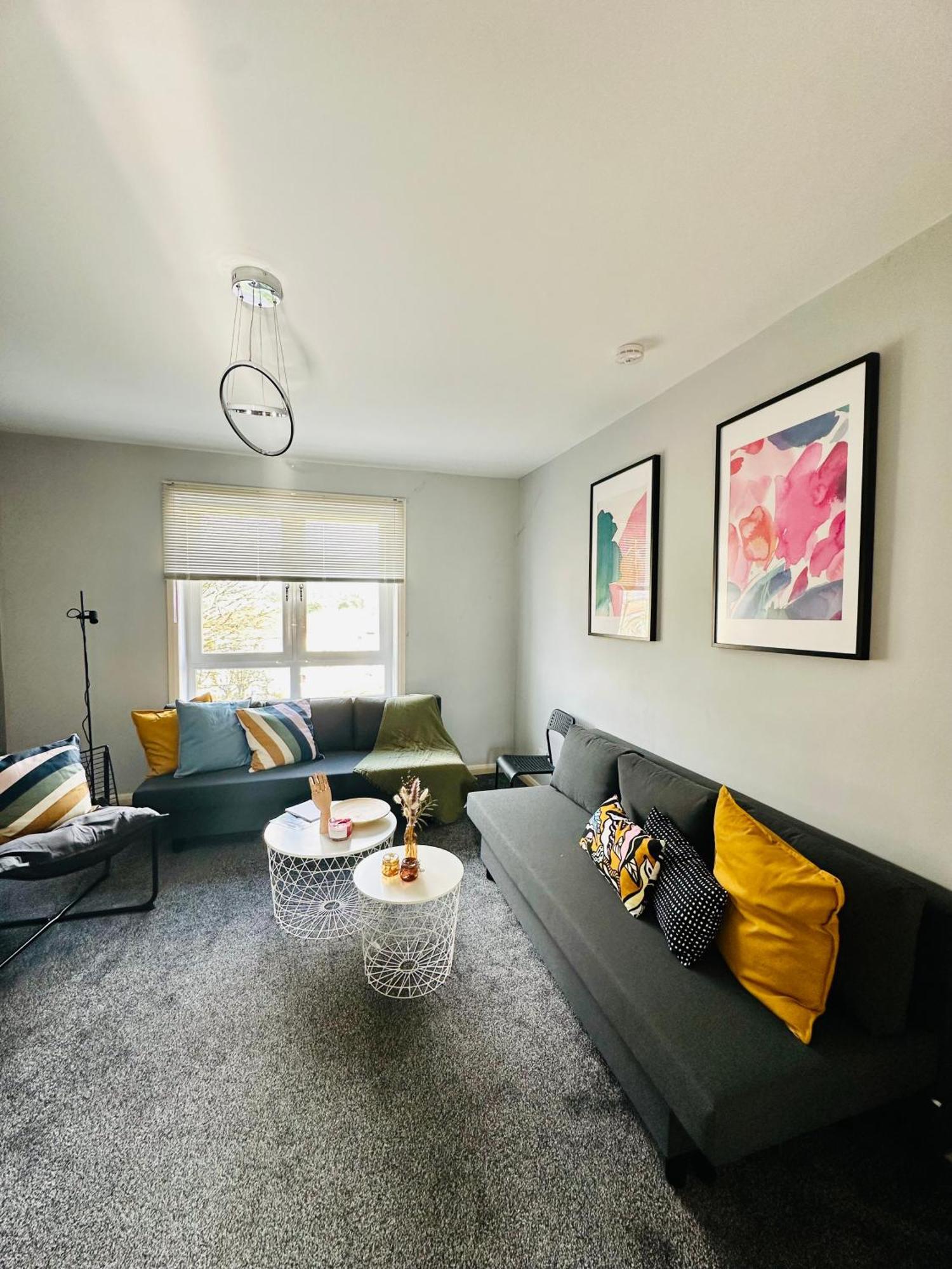 Glasgow Modern Style Home , Separate Entrance 外观 照片