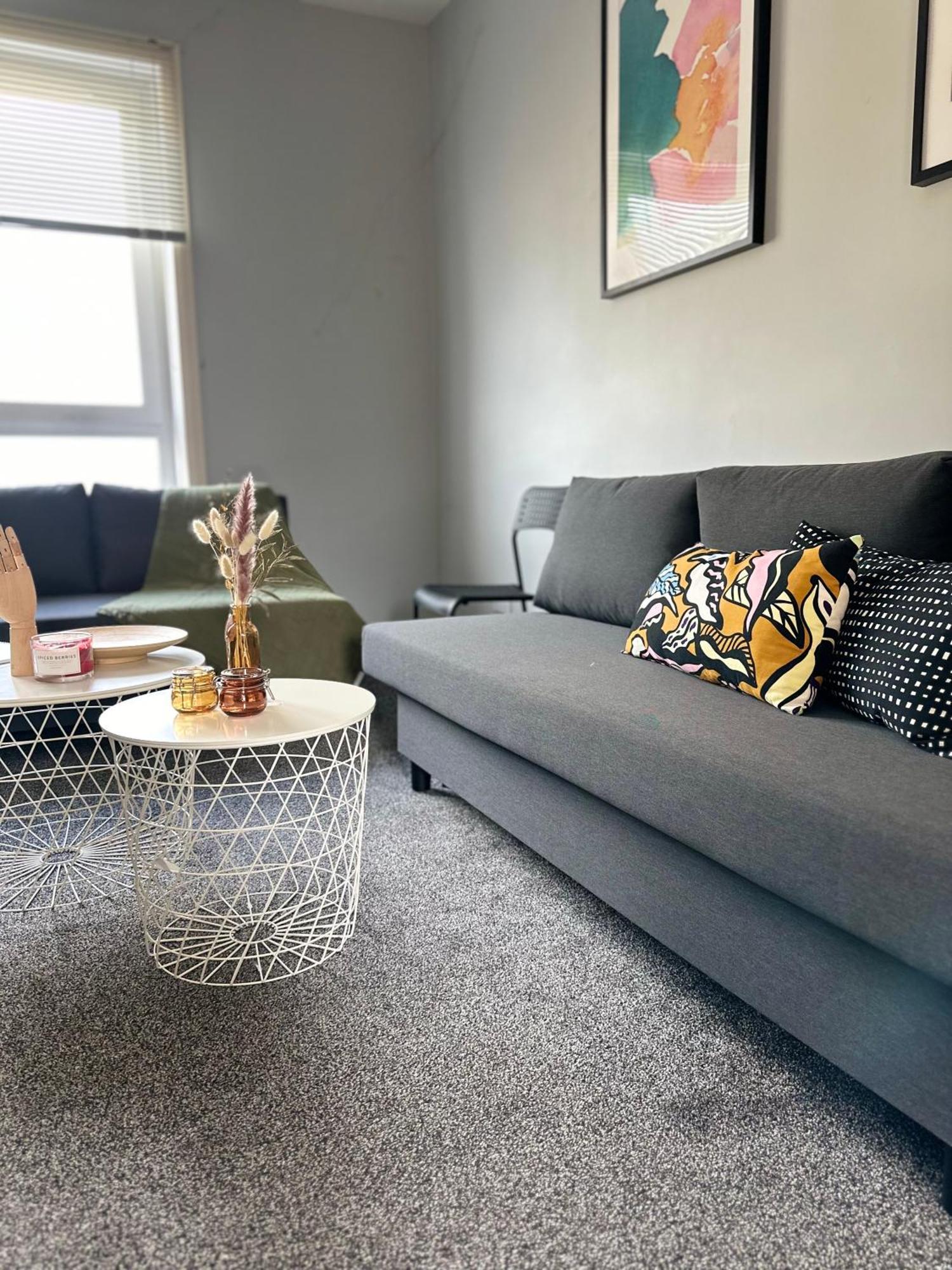 Glasgow Modern Style Home , Separate Entrance 外观 照片