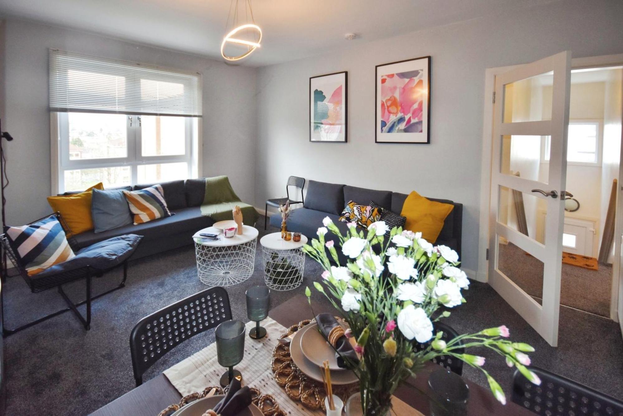 Glasgow Modern Style Home , Separate Entrance 外观 照片