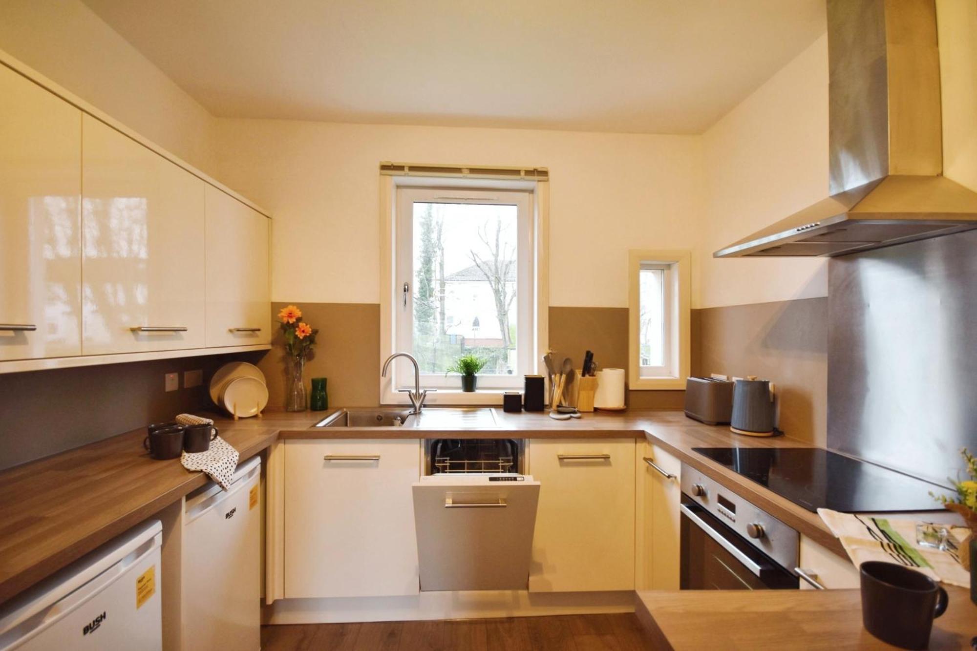 Glasgow Modern Style Home , Separate Entrance 外观 照片