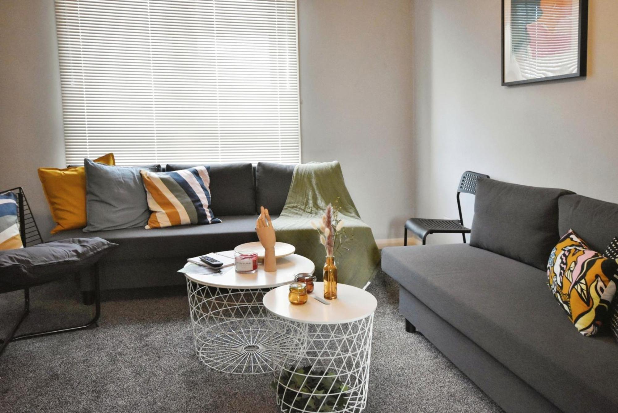 Glasgow Modern Style Home , Separate Entrance 外观 照片