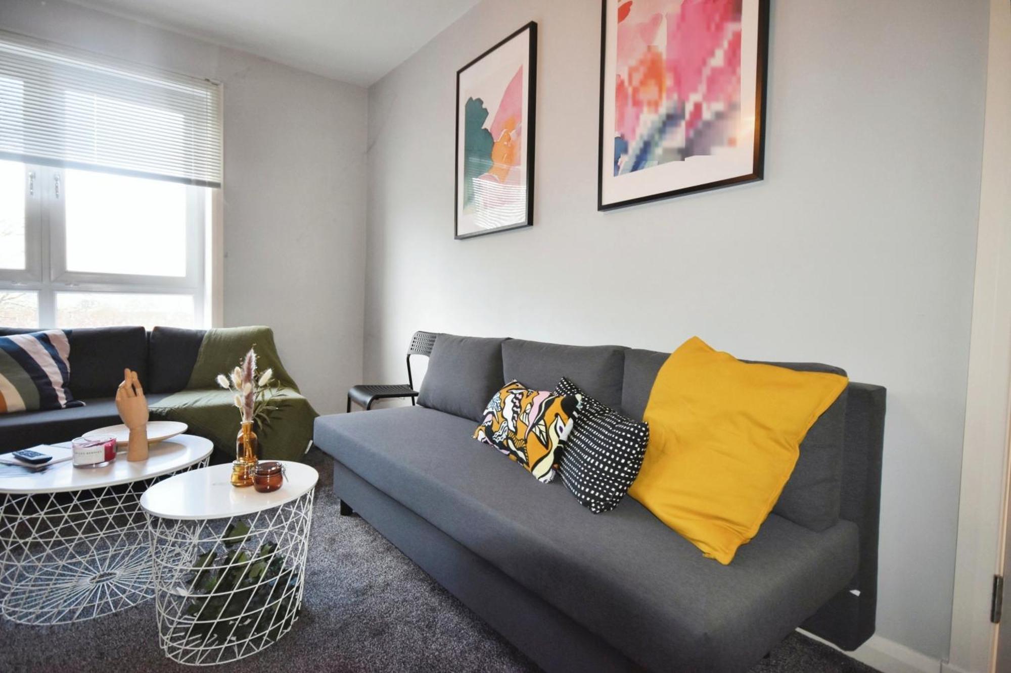 Glasgow Modern Style Home , Separate Entrance 外观 照片