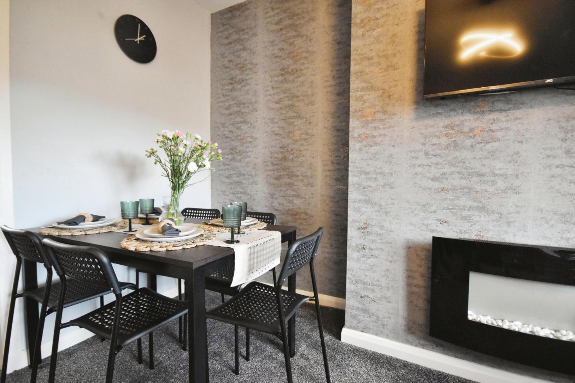 Glasgow Modern Style Home , Separate Entrance 外观 照片