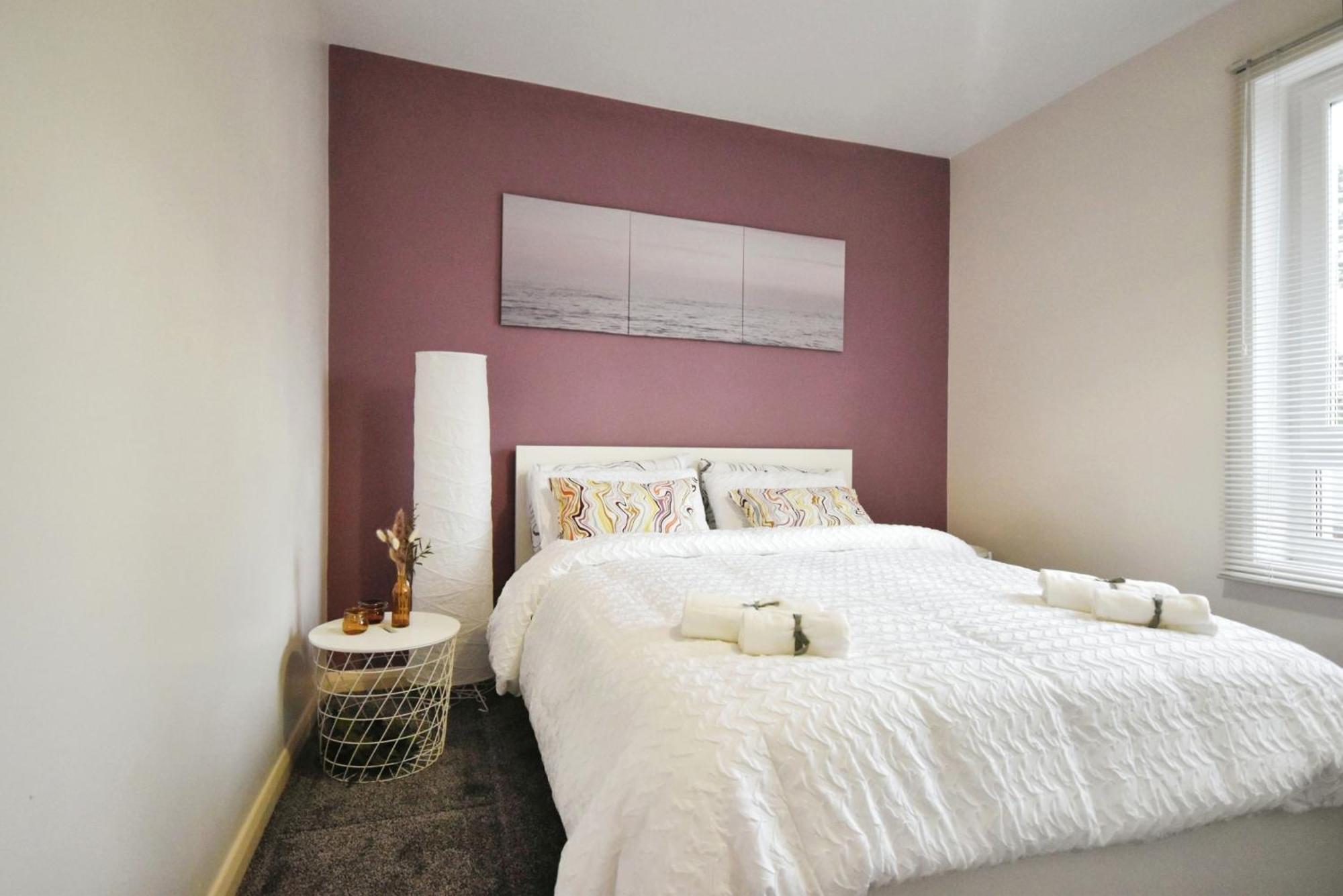 Glasgow Modern Style Home , Separate Entrance 外观 照片