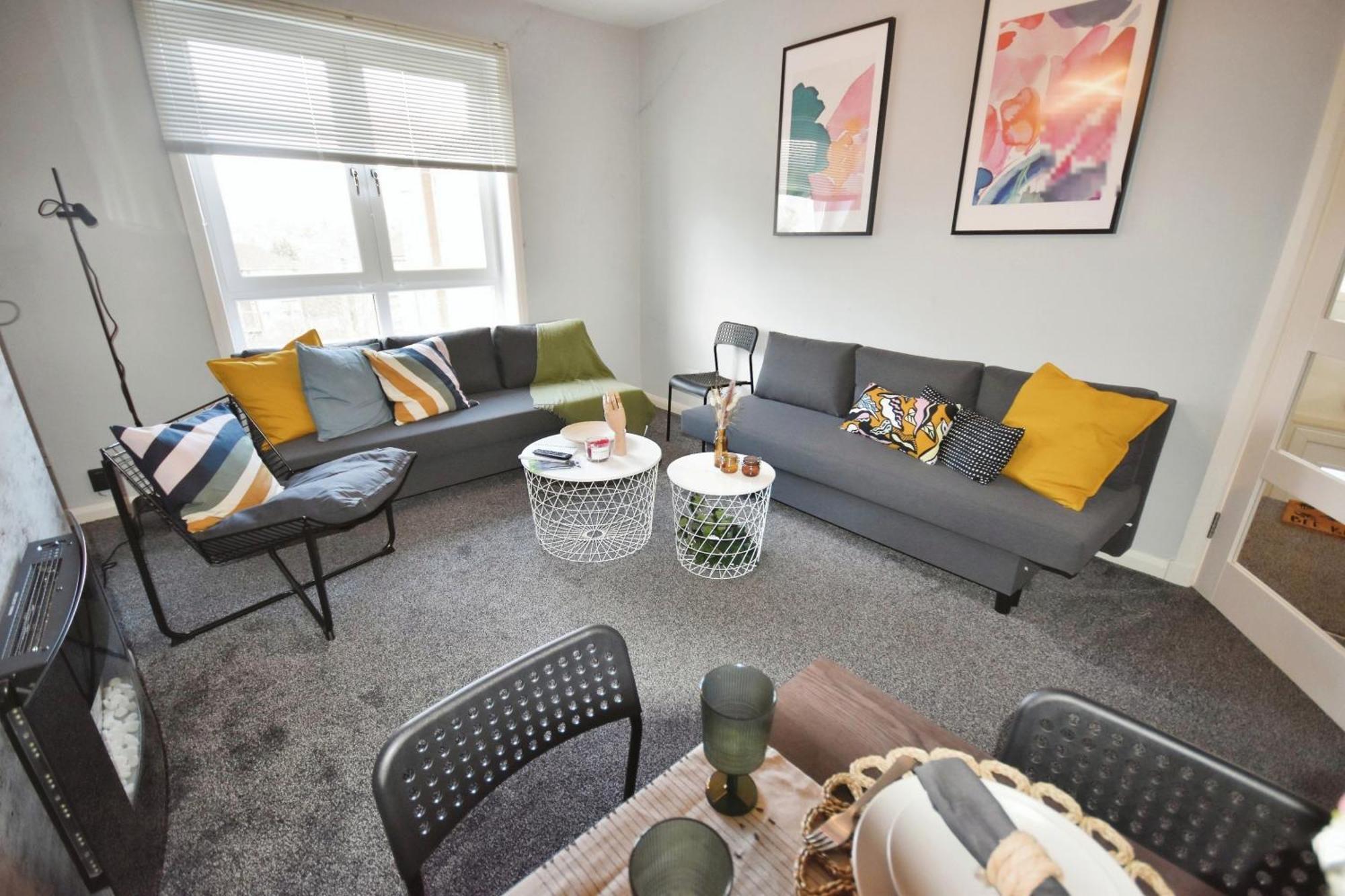 Glasgow Modern Style Home , Separate Entrance 外观 照片