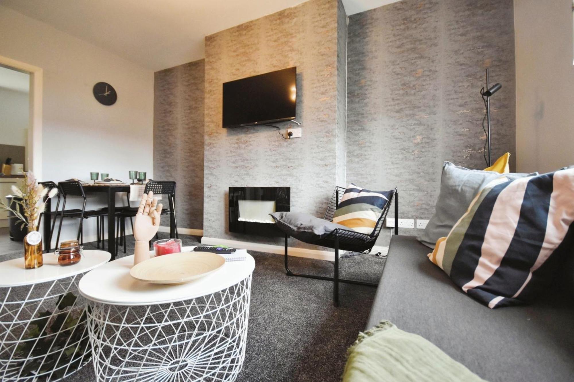 Glasgow Modern Style Home , Separate Entrance 外观 照片