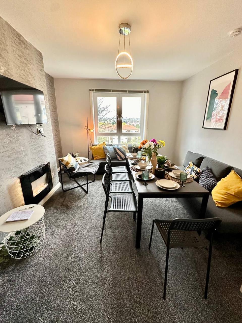 Glasgow Modern Style Home , Separate Entrance 外观 照片